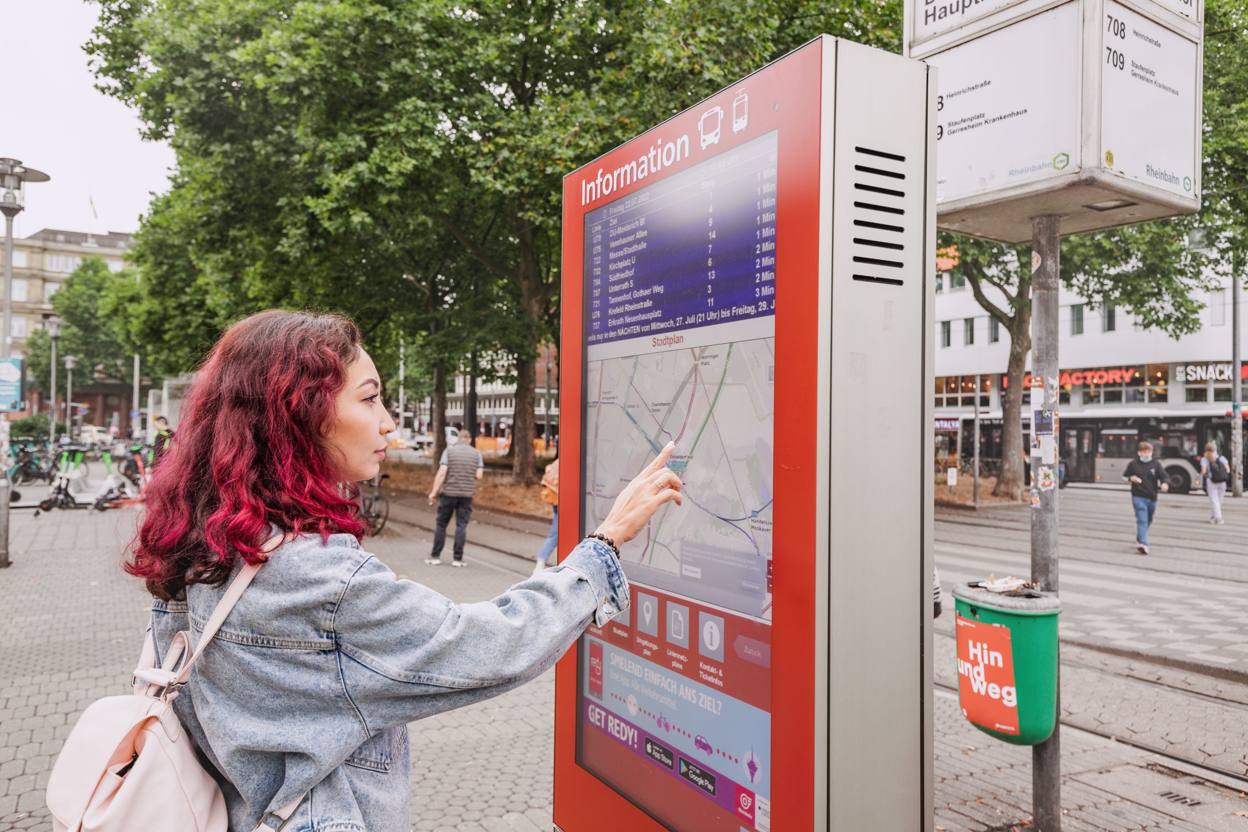Digital Signage in Local Government: Improving Citizen Communication and Service Delivery
